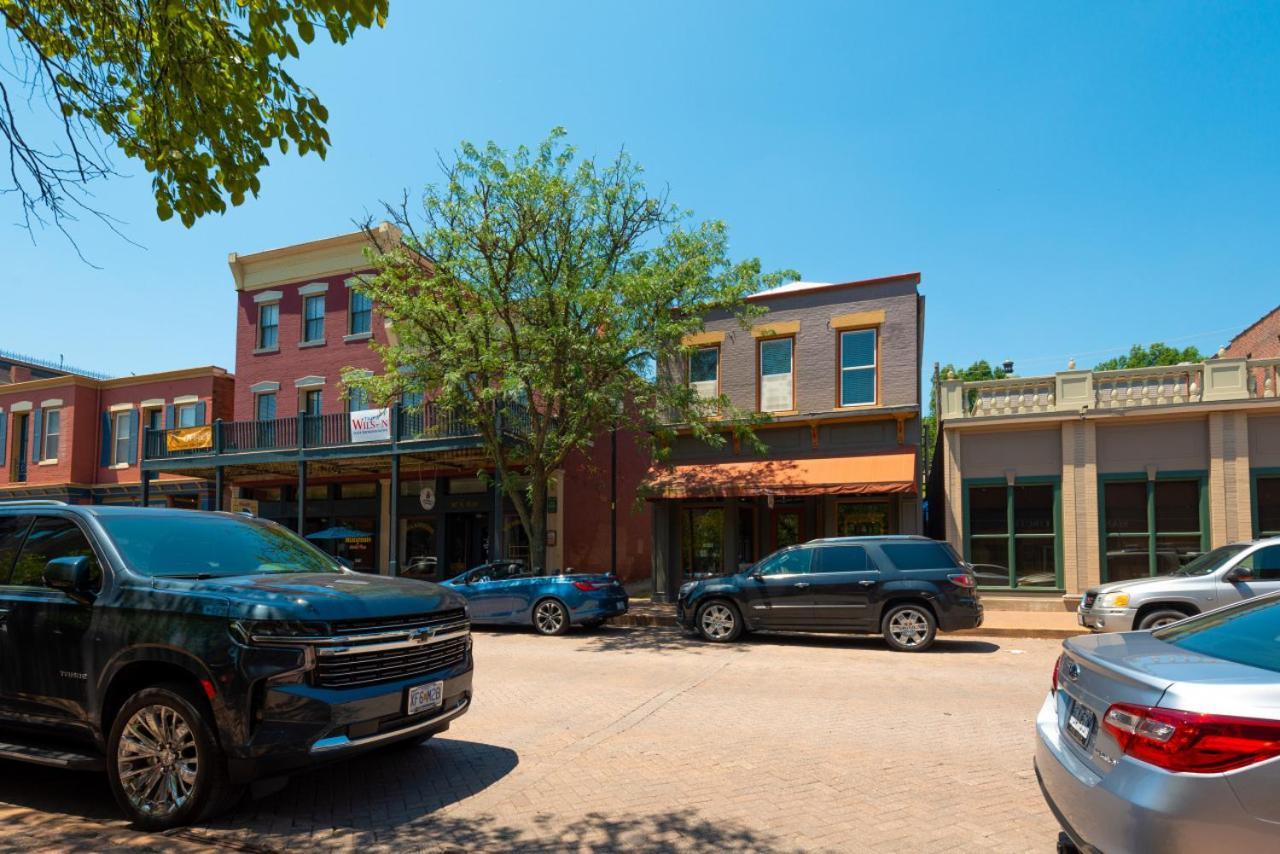 115 N Main Huge 2 Bedroom Unit On Main Street Saint Charles Exterior photo