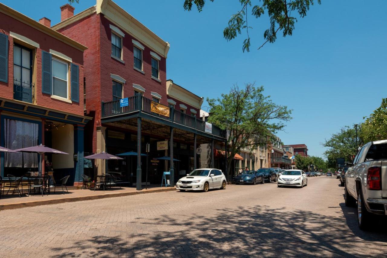 115 N Main Huge 2 Bedroom Unit On Main Street Saint Charles Exterior photo